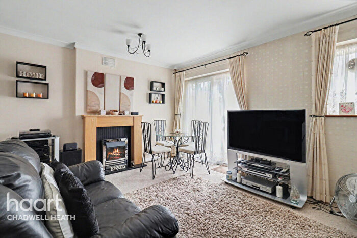 2 Bedroom Flat For Sale In Padnall Road, Romford, RM6