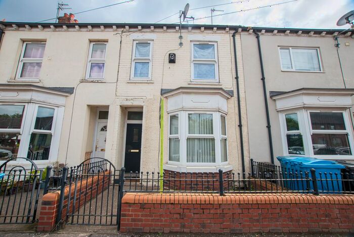 2 Bedroom Semi-Detached House To Rent In Hawthorn Avenue, Hull, HU3