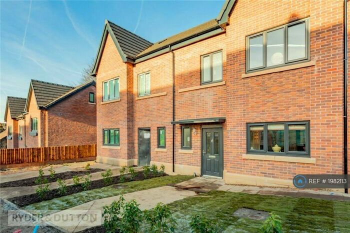 4 Bedroom Semi-Detached House To Rent In Micklehurst Road, Mossley, Ashton-Under-Lyne, OL5