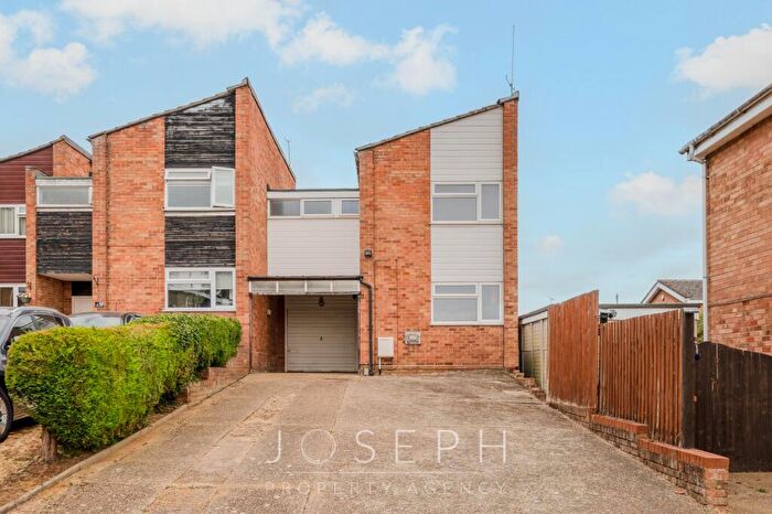 3 Bedroom Semi Detached House For Sale In Abingdon Close, Ipswich, IP2