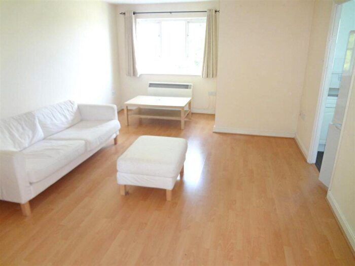 2 Bedroom Flat To Rent In Pickard Close, Southgate, N14