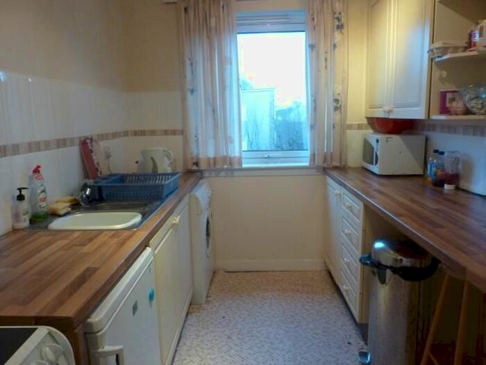 2 Bedroom Flat To Rent In Abercorn Court, Edinburgh, EH8