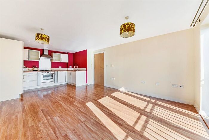 2 Bedroom Flat For Sale In Bakers Court, Brighton Road, RH1