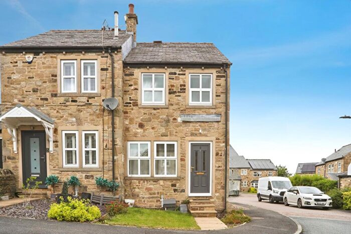 3 Bedroom Semi-Detached House For Sale In The Fairways, Low Utley, Keighley, BD20