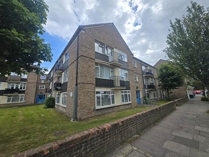 3 Bedroom Terraced House To Rent In Hertford Road, Enfield, EN3
