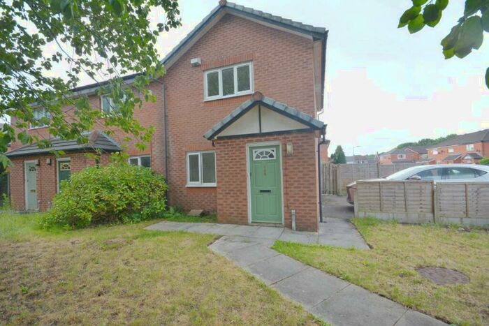 2 Bedroom Town House To Rent In Rutland Drive, Bury, BL9