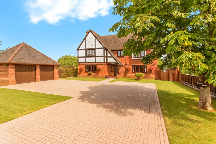 5 Bedroom Detached House For Sale In Kingsmans Farm Road, Hockley, SS5