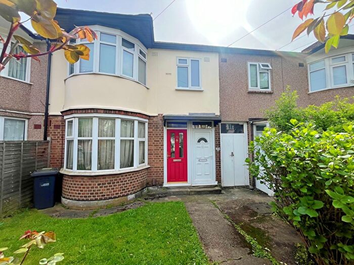 2 Bedroom Maisonette For Sale In Stanley Avenue, Greenford, UB6