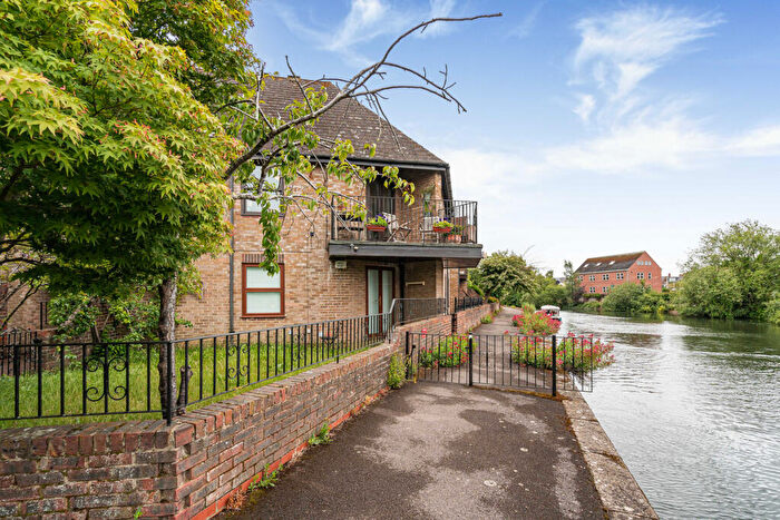 2 Bedroom Apartment For Sale In Shirelake Close, Oxford, OX1