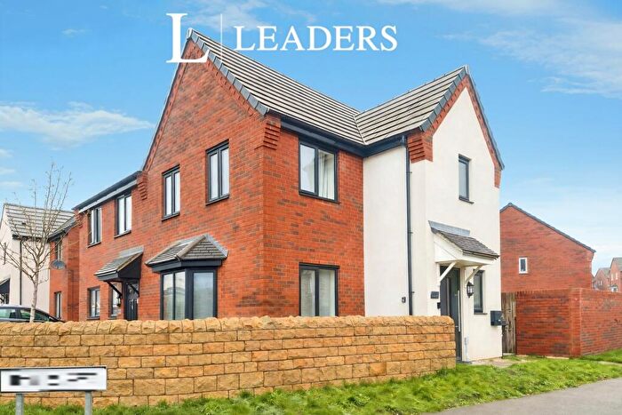 3 Bedroom Semi-Detached House To Rent In Piper Street, Shirebrook, Mansfield, NG20