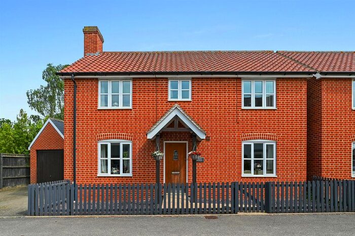 3 Bedroom Detached House For Sale In Viking Close, Gislingham, IP23