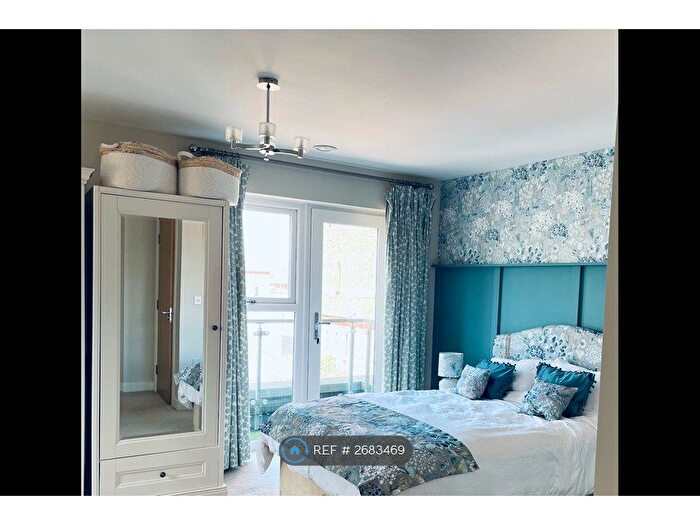 4 Bedroom Semi-detached House To Rent In Longley Road, Chichester, PO19