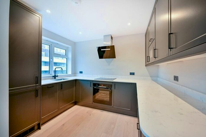 3 Bedroom Flat To Rent In Sheen Road, Richmond, TW9