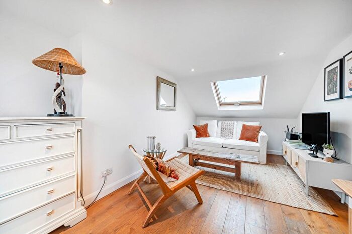 2 Bedroom Flat For Sale In Shorrolds Road, Fulham, London, SW6