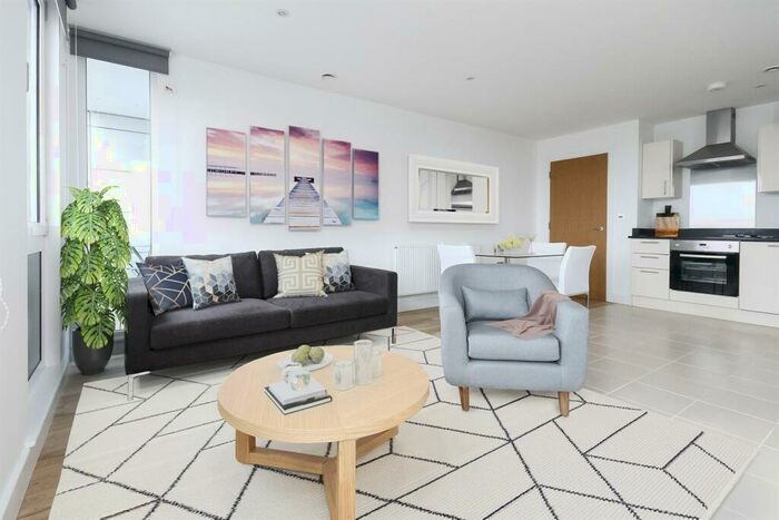 2 Bedroom Flat To Rent In Bedroom Property In London, E15