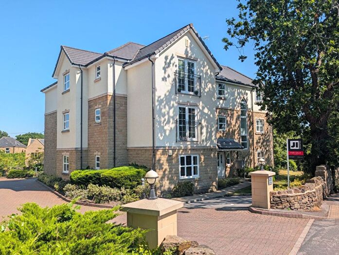 2 Bedroom Flat For Sale In Nab Lane, Shipley, BD18