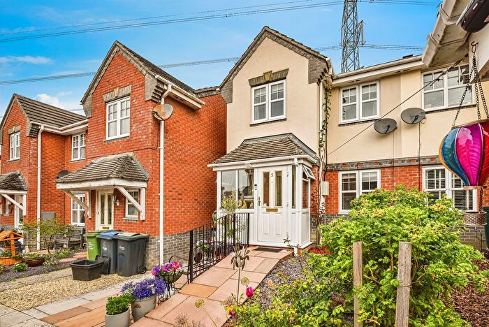 3 Bedroom Semi Detached House For Sale In Hares Patch, Chippenham, SN14