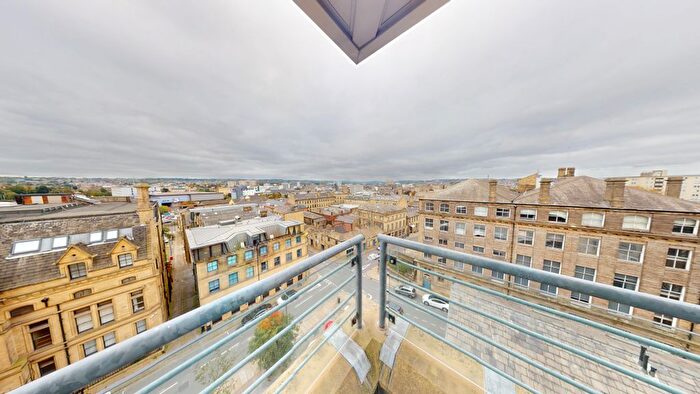 2 Bedroom Flat To Rent In Acton House, Bradford, BD1