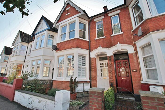 1 Bedroom Flat To Rent In Hamlet Court Road, Westcliff On Sea, Essex, SS0