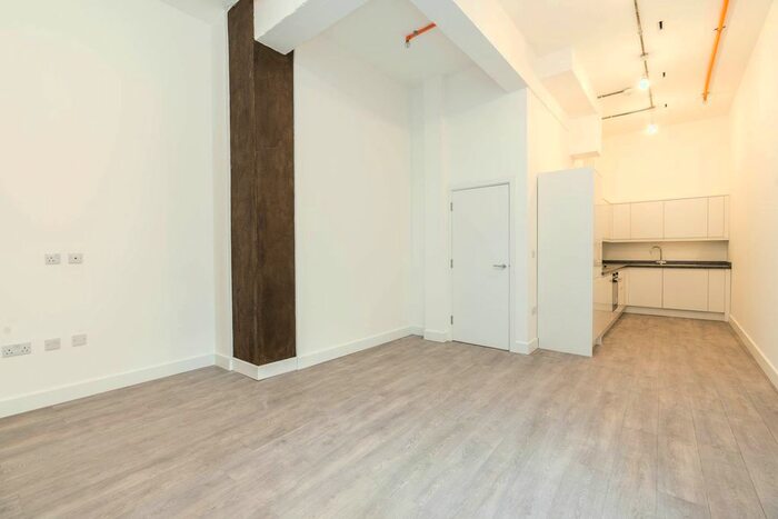 2 Bedroom Flat To Rent In Benwell Road, London, N7