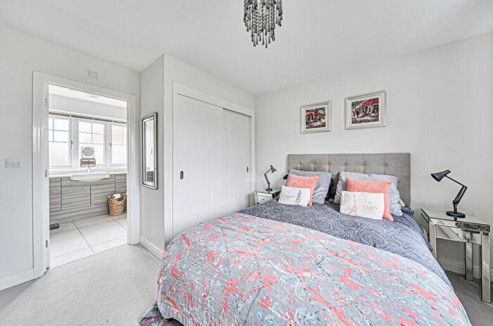 3 Bedroom Detached House For Sale In Tower Gardens, Mortimer Common, Reading, Berkshire, RG7