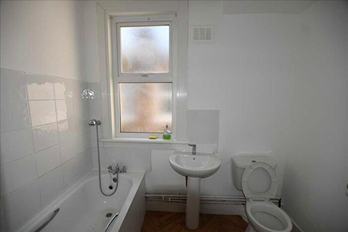 2 Bedroom Flat To Rent In Higham Road, London, N17