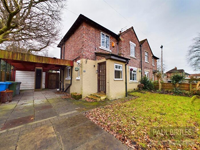 3 Bedroom Semi-Detached House For Sale In Bucklow Avenue, Partington, Manchester, M31