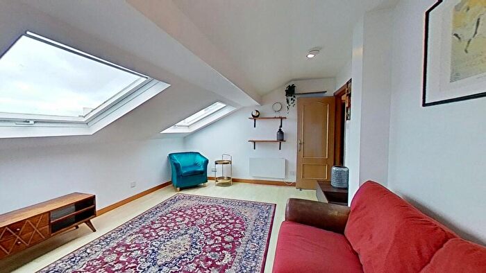 1 Bedroom Flat To Rent In Commercial Street, Edinburgh, Midlothian, EH6