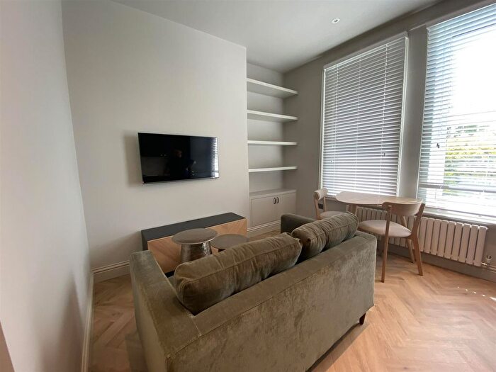 2 Bedroom Flat To Rent In Finchley Lane, London, NW4