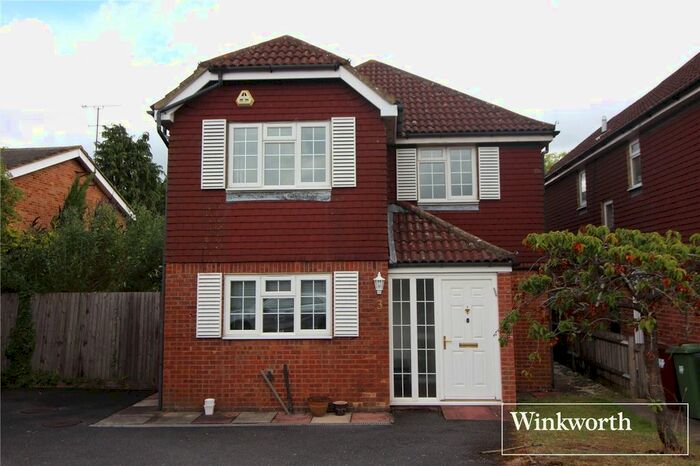4 Bedroom Detached House To Rent In Badgers Close, Borehamwood, Hertfordshire, WD6