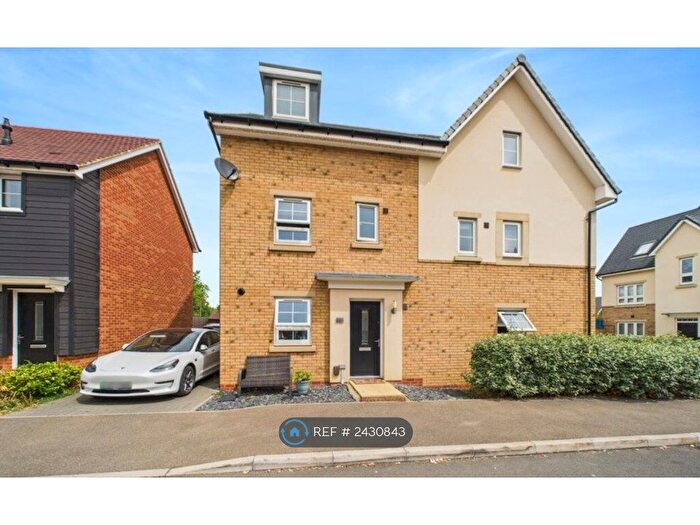 4 Bedroom Semi-Detached House To Rent In Knights Way, St. Ives, PE27