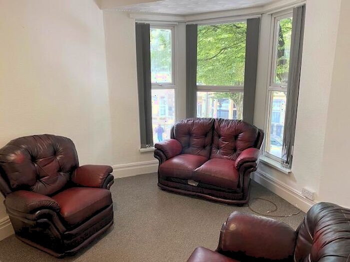 1 Bedroom Flat To Rent In Connaught Road, Cardiff, CF24