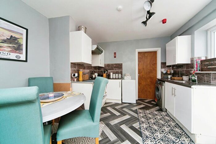 2 Bedroom Flat For Sale In York Road, Colwyn Bay, Conwy, LL29
