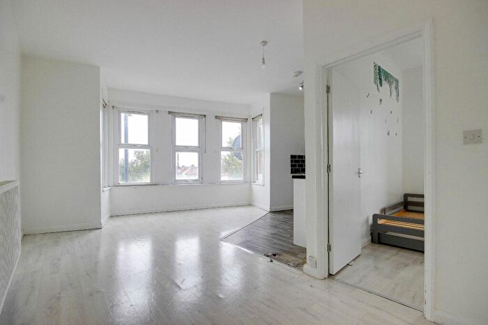 2 Bedroom Flat To Rent In Hertford Road, London, N9