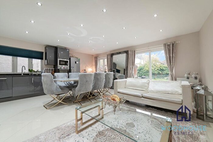 2 Bedroom Flat To Rent In Buxted Road, London, N12