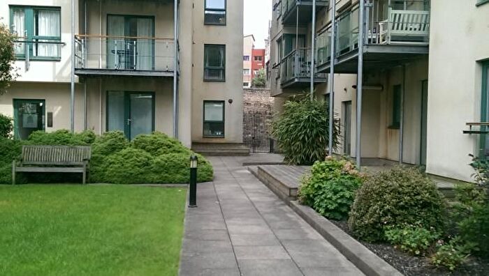 2 Bedroom Flat To Rent In Holyrood Road, Edinburgh, EH8