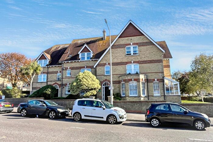 2 Bedroom Flat For Sale In Flat Melcombe Court, Melcombe Avenue, Weymouth, Dorset, DT4