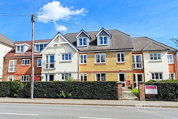 2 Bedroom Flat For Sale In Kingston Avenue, Leatherhead., KT22