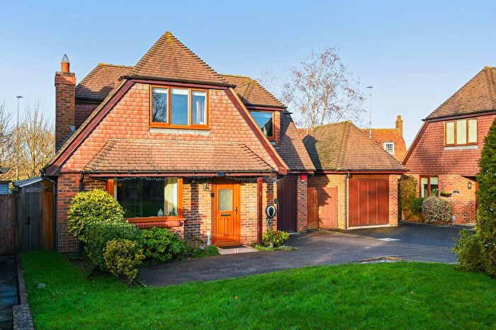 3 Bedroom Detached House For Sale In Iona Close, Hailsham, BN27