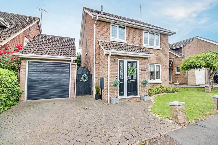 3 Bedroom Detached House For Sale In Wedgwood Way, Rochford, SS4