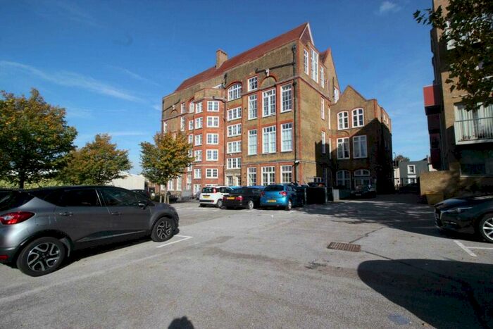 2 Bedroom Apartment To Rent In Schoolhouse Yard, Woolwich, SE18