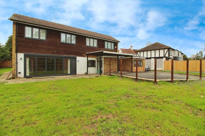 6 Bedroom Detached House To Rent In Buttsmead, Pinner, Eastcote, HA5