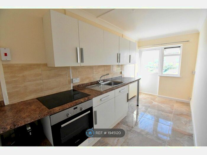 1 Bedroom Flat To Rent In Harcourt Road, Brynmawr, Wales, NP23