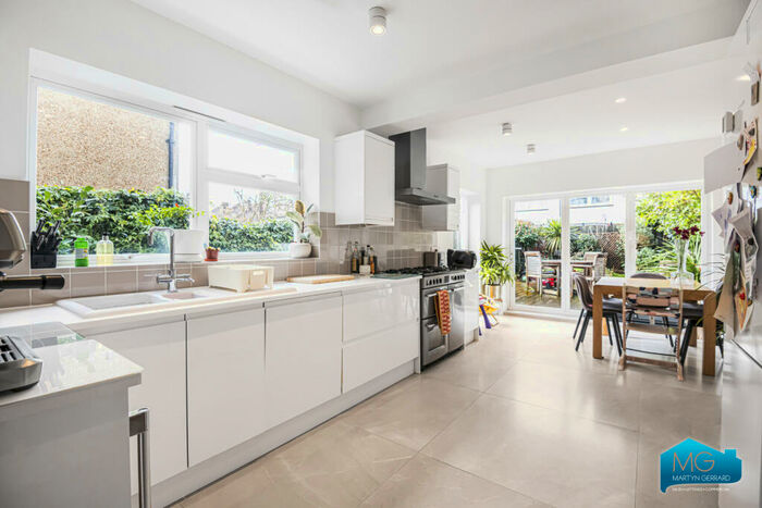 5 Bedroom Terraced House To Rent In Park Hall Road, East Finchley, London, N2