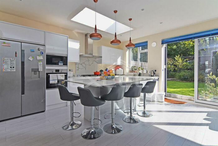 5 Bedroom Semi-Detached House To Rent In Middleton Road, Golders Green, London, NW11