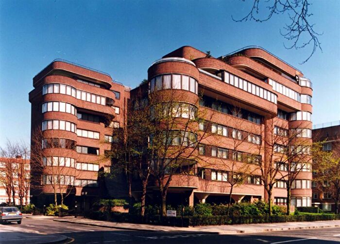 3 Bedroom Flat To Rent In Queens Terrace, St John's Wood, NW8