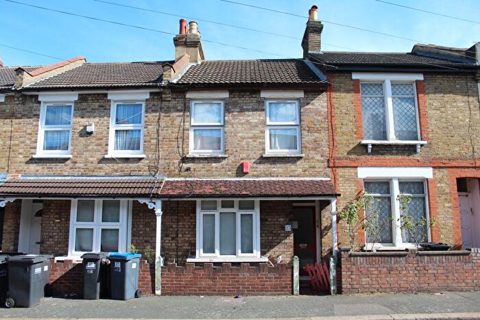 2 Bedroom Terraced House For Sale In Broadway Avenue, Croydon, CR0