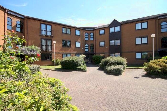 1 Bedroom Flat To Rent In Westgate Court, Waltham Cross, EN8
