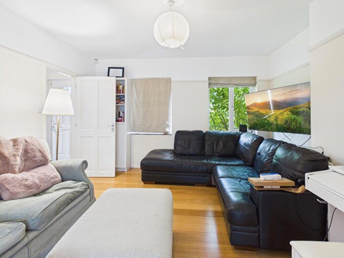 3 Bedroom Semi-Detached House To Rent In Stanesfield Road, Cambridge, Cambridgeshire, CB5