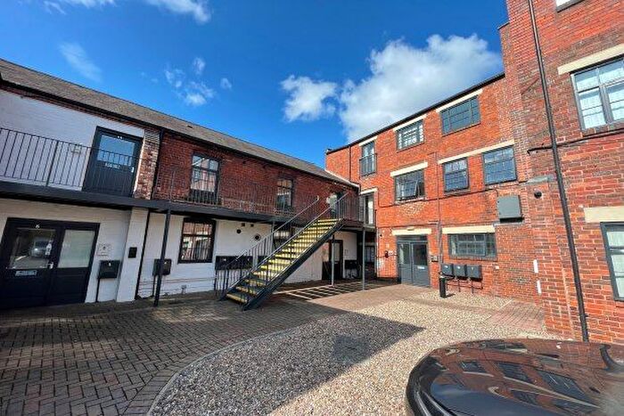 1 Bedroom Flat To Rent In Chapel Street, Stourbridge, DY9